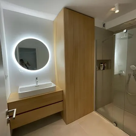 Apartamento Beautiful New In Old Town Near Train Station - Free Parking