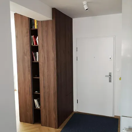Apartment Beautiful New In Old Town Near Train Station - Free Parking *