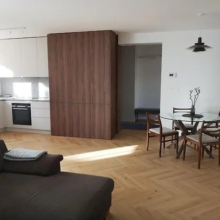 Beautiful New In Old Town Near Train Station - Free Parking * Bratislava