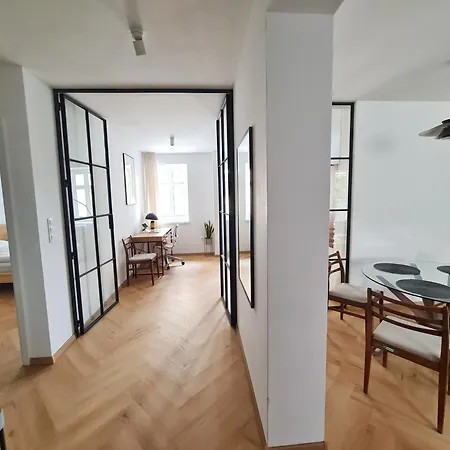 Beautiful New In Old Town Near Train Station - Free Parking Apartment Bratislava
