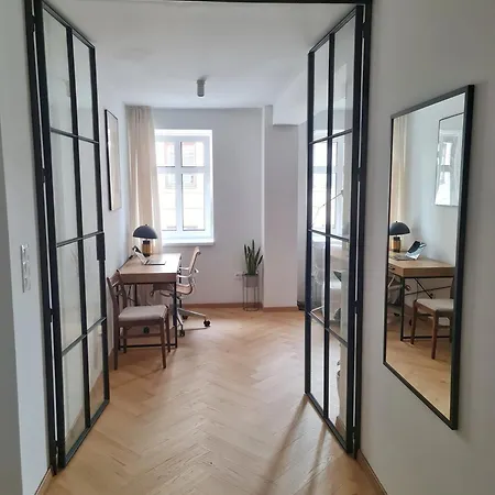 Apartment Beautiful New In Old Town Near Train Station - Free Parking Bratislava