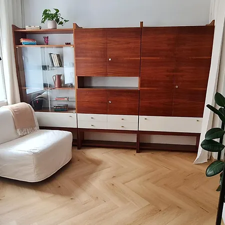 Beautiful New In Old Town Near Train Station - Free Parking *