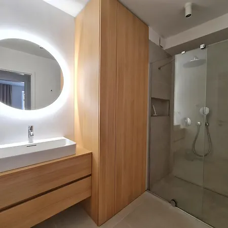 Apartamento Beautiful New In Old Town Near Train Station - Free Parking