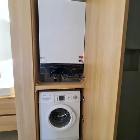 Beautiful New In Old Town Near Train Station - Free Parking