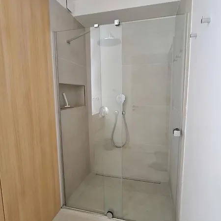 Apartment Beautiful New In Old Town Near Train Station - Free Parking *