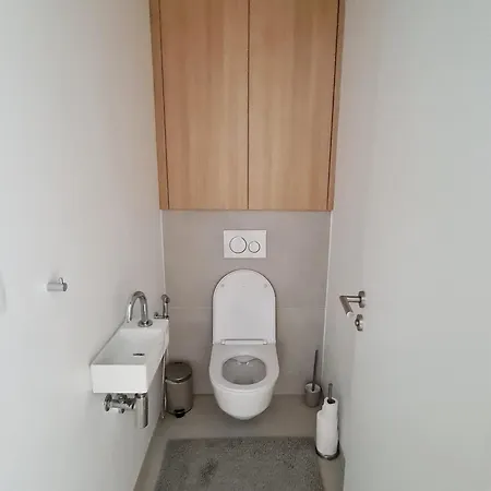 Beautiful New In Old Town Near Train Station - Free Parking Apartment Bratislava