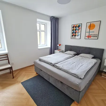 Beautiful New In Old Town Near Train Station - Free Parking Apartment Bratislava