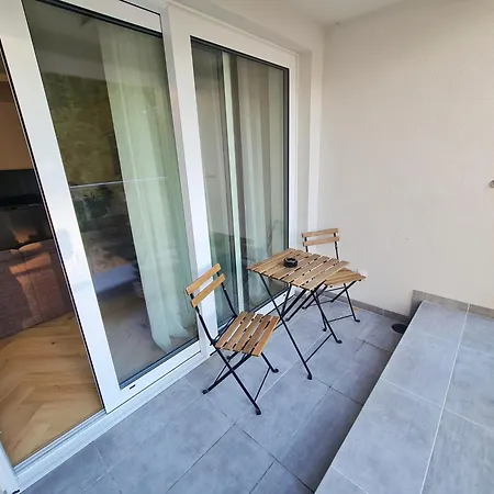 Apartment Beautiful New In Old Town Near Train Station - Free Parking