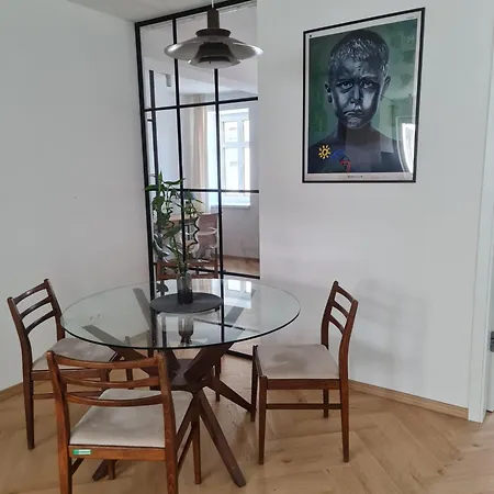 Apartment Beautiful New In Old Town Near Train Station - Free Parking *