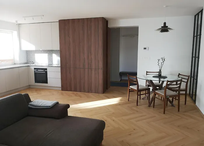Beautiful New In Old Town Near Train Station - Free Parking * Bratislava