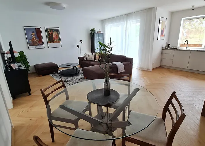 Beautiful New In Old Town Near Train Station - Free Parking