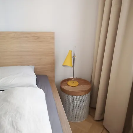 Beautiful New In Old Town Near Train Station - Free Parking