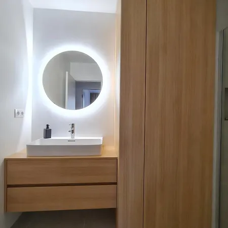 Beautiful New In Old Town Near Train Station - Free Parking Lägenhet Bratislava