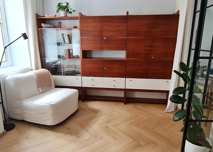 Beautiful New In Old Town Near Train Station - Free Parking *