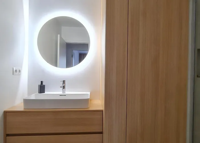 Beautiful New In Old Town Near Train Station - Free Parking Apartmán Bratislava