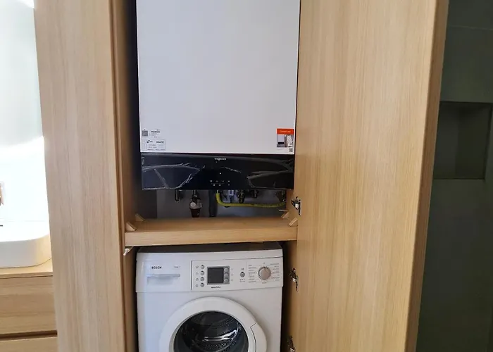 Beautiful New In Old Town Near Train Station - Free Parking