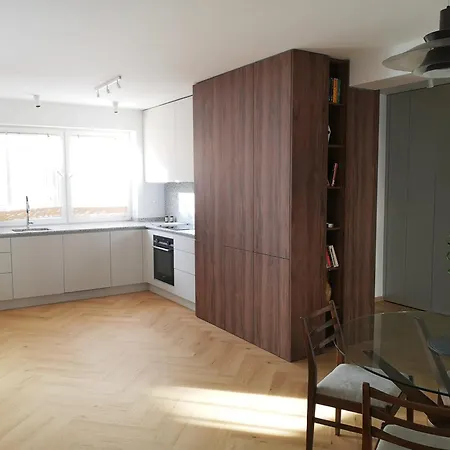 Beautiful New In Old Town Near Train Station - Free Parking *