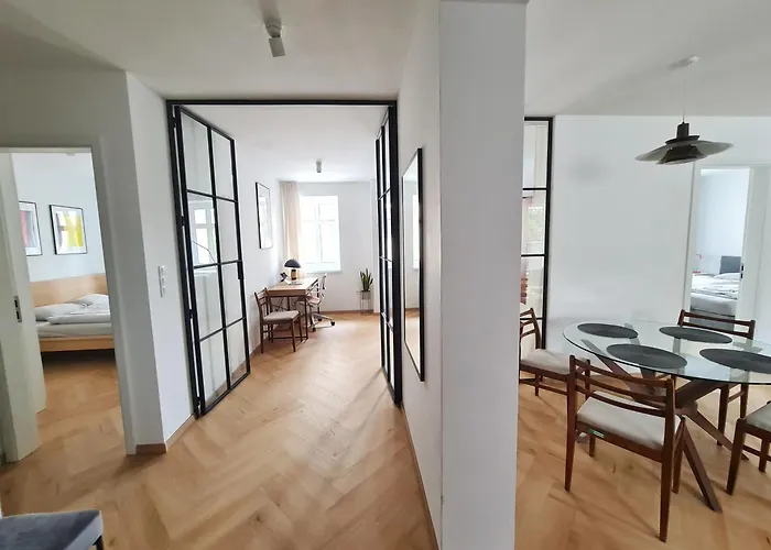 Beautiful New In Old Town Near Train Station - Free Parking شقة براتسيلافا