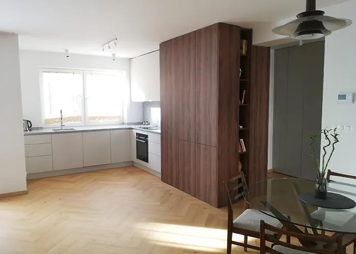 Beautiful New In Old Town Near Train Station - Free Parking *
