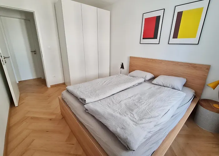 Beautiful New In Old Town Near Train Station - Free Parking براتسيلافا