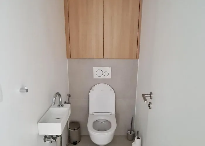 Beautiful New In Old Town Near Train Station - Free Parking شقة براتسيلافا